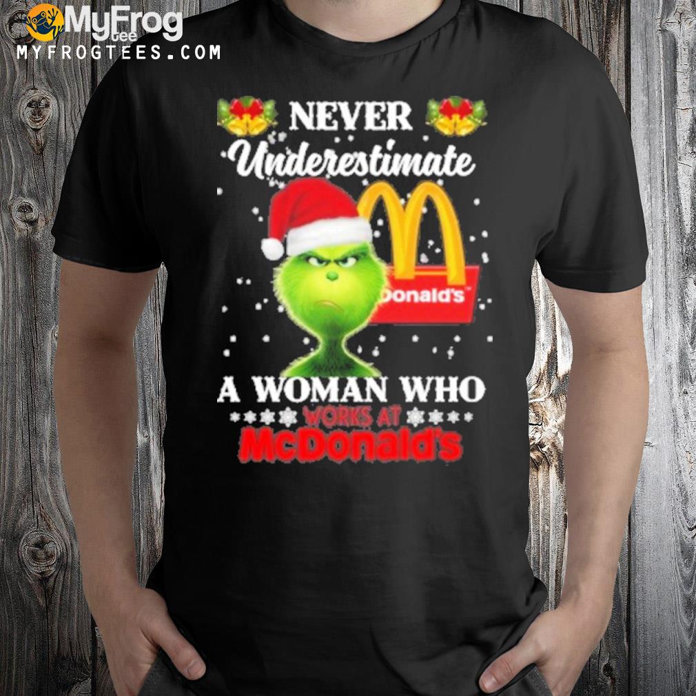The grinch never underestimate a woman who works at mcdonalds shirt